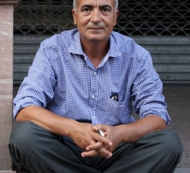 Osman Konuk-Şımarık Çocuklarını İyi Okullara Kaydettiren Mütedeyyin Esnaf